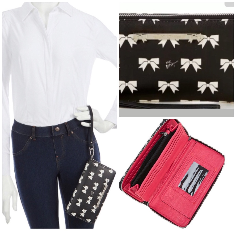 🌺BetseyJohnsonSaffiano Bow Print Wallet/Wristlet.